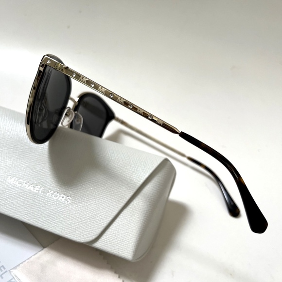 New in Case Original MICHAEL KORS Adrianna Bright Round Sunglasses MK1099B Gold main image 7